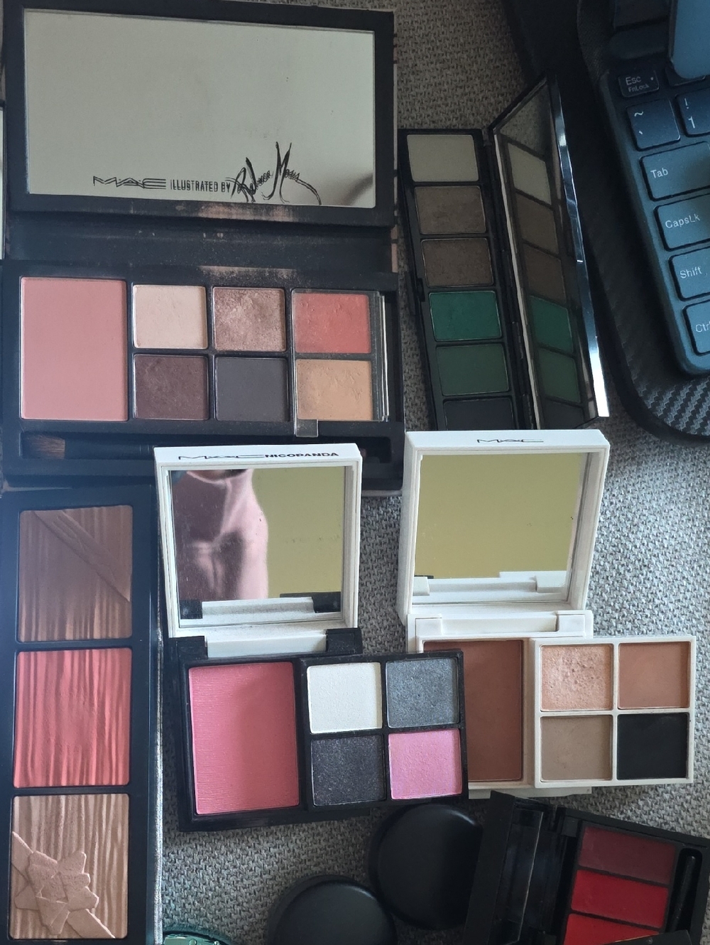 MAC Cosmetics Vintage Compacts And Colors - Picture 7 of 9
